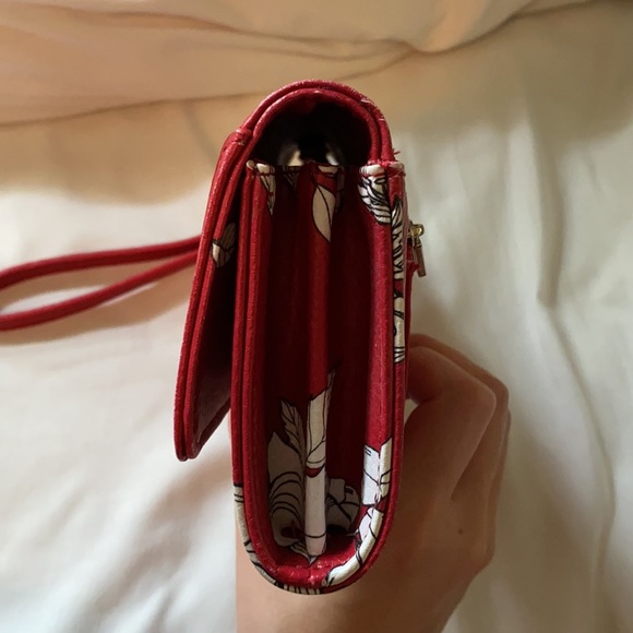 Red floral Guess wristlet - Picture 6 of 7